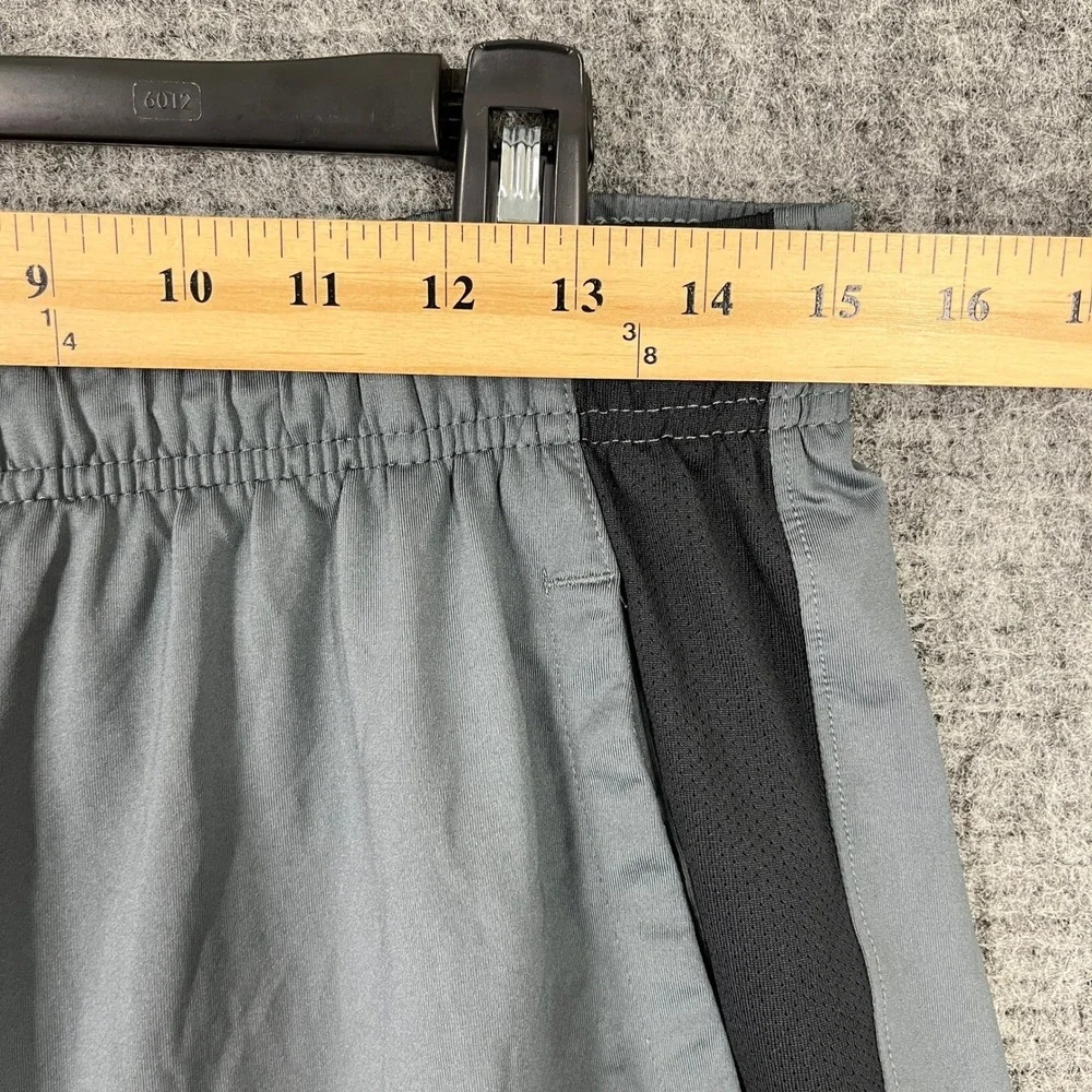 Under Armour Shorts Mens L Gray Athletic Running Activewear Gym Training Workout